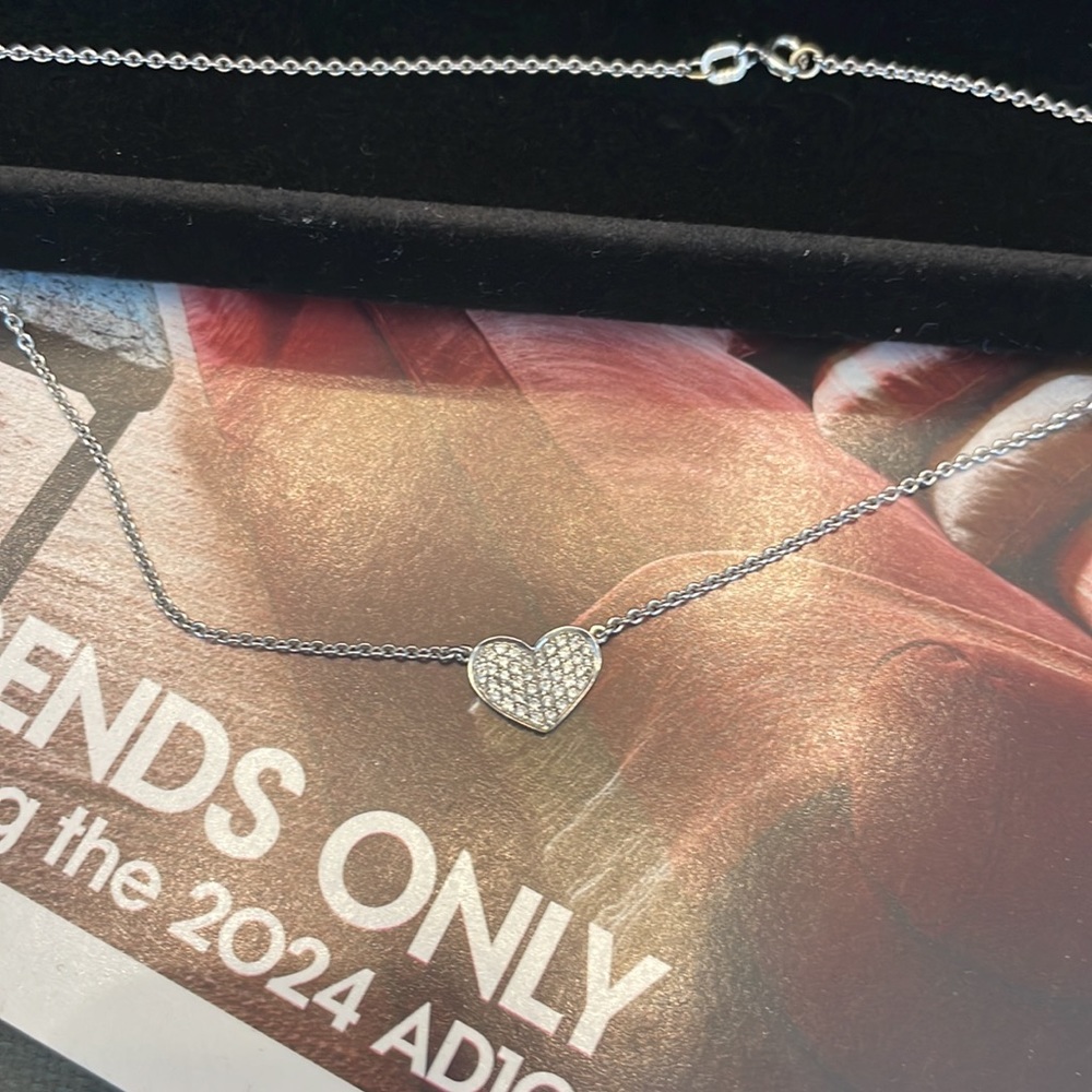 Diamond Pavé Heart - Picture 6 of 11